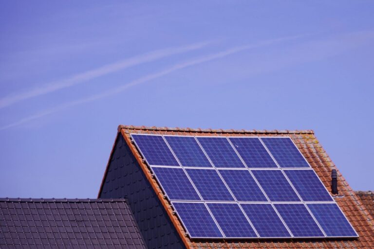 Solar Panels and Battery Storage: How They Work Together